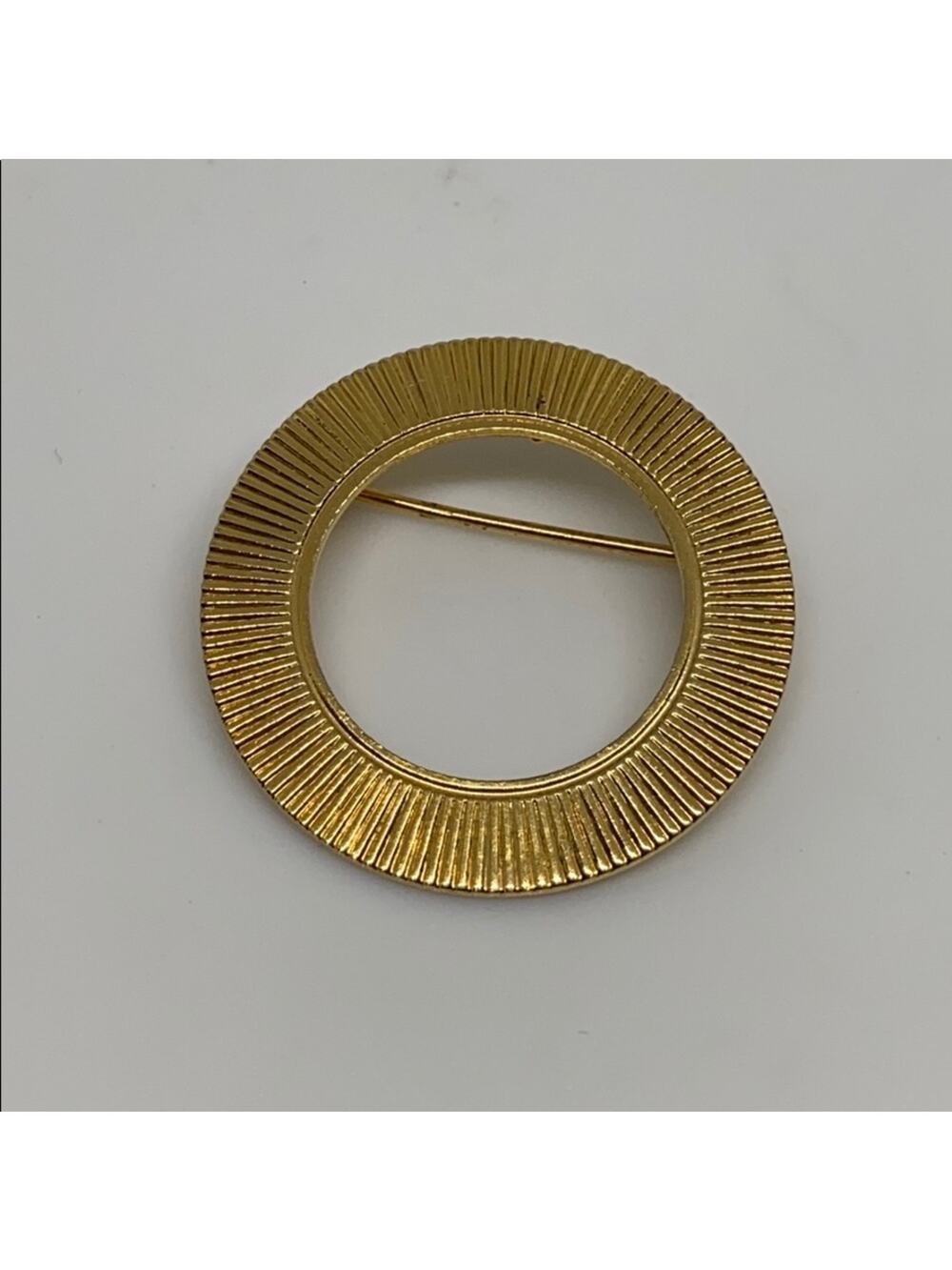 Vintage gold tone circle brooch pendant